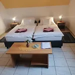 Πανσιόν Centrum Etterem Es Panzio Őriszentpéter