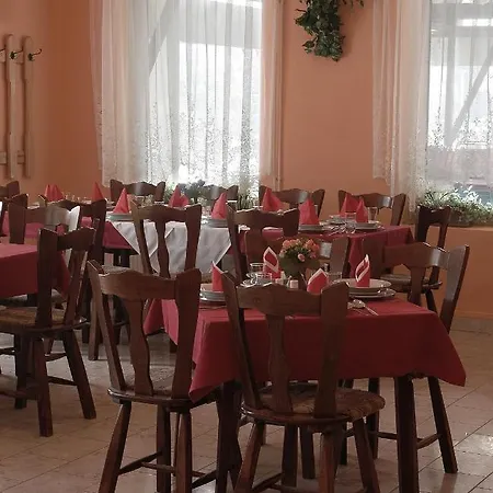 Centrum Etterem Es Panzio Guest house