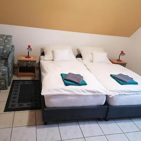 Guest house Centrum Etterem Es Panzio Oriszentpeter