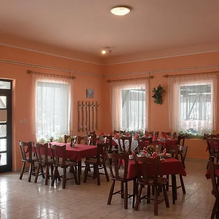 Guest house Centrum Etterem Es Panzio